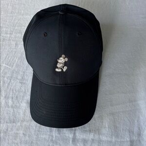 Disney x Nike Black Cap with Iconic Embroidered Mickey  Dri fit Legacy 91 Golf